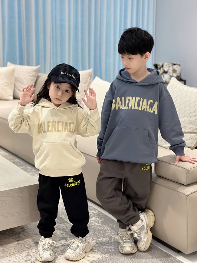 Balenciaga巴黎世家童装胶带前后字母LOGO连帽卫衣，前后字母设计走在潮流前线，男女童同款太好看了 码数100-150