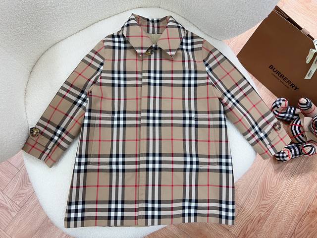 预定4天！ Burberry 巴宝莉，高端童装，男女童双面穿风衣外套，定制风衣布面料，经典格纹，高克重斜纹设计，上身舒适又好看，码数：100 110 120 1