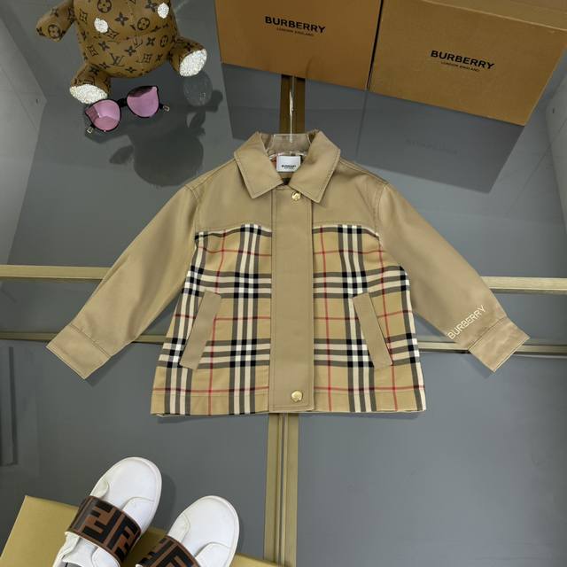 预定4天！ Burberry 巴宝莉，高端童装，男女童风衣外套，定位格纹拼接，手感舒适柔软，上身舒适又好看，码数：100 110 120 130 140 150