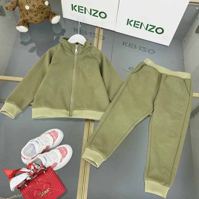 KENZO 高端童装，男女童套装，立领拉链套装，采用进口奥戴尔纯棉珠地面料，手感柔软细腻，精美绝伦的刺绣工艺，绣让整个图案栩栩如生又立体十足，精美logo图案刺