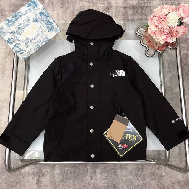 冲锋衣外套 Size：110-120-130-140-150-160 长期有货 The North Face 北面儿童防风防水冲锋衣 连帽款的直筒设计高科技面料