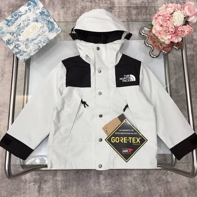 冲锋衣外套 Size：110-120-130-140-150-160 长期有货 The North Face 北面儿童防风防水冲锋衣 连帽款的直筒设计高科技面料