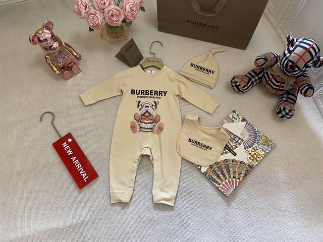 预定一周！ Burberry 巴宝莉，高端童装，男女童哈衣套装，婴儿连体衣，配围嘴、帽子，A类纯棉面料贴身穿也很舒服！码数：59-66-73-80-90Cm