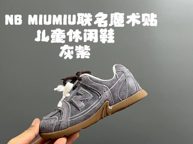 牛b Miumiu联名魔术贴儿童休闲鞋 Size：24-37码 超赞的联名系列 魔术贴设计，穿脱超方便 耐磨防滑大底，脚感超赞 时髦感十足