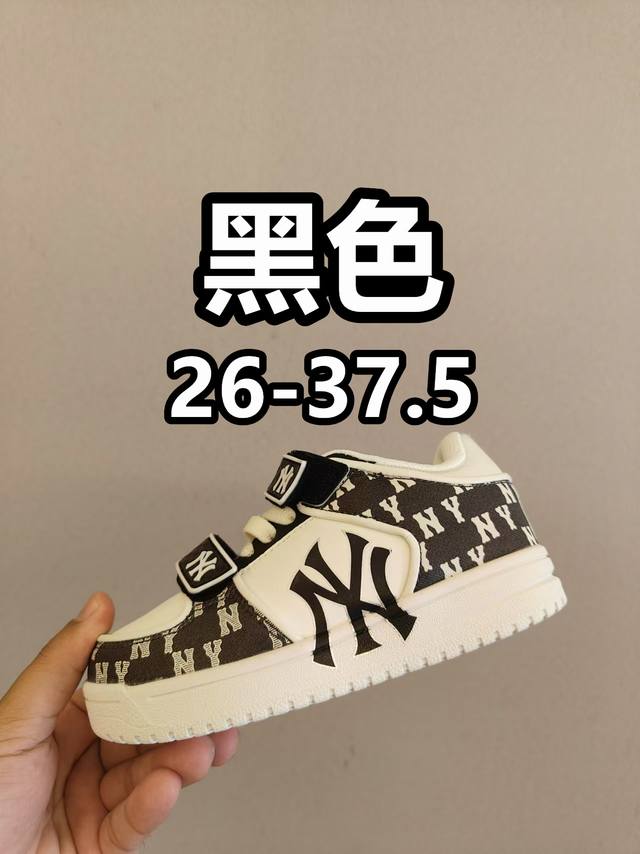 M家经典队标双魔术贴+松紧带儿童老爹鞋 Size：26-37.5码 Mlb新款队标 老爹款式设计，超级好看 网面拼接鞋面，透气舒适 魔术贴设计穿脱方便 耐磨防滑