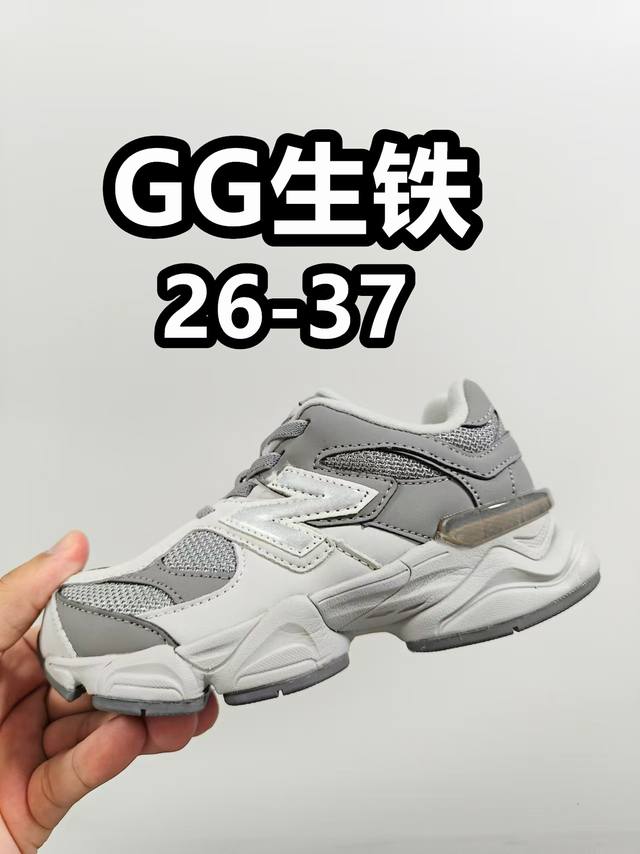 NB 9060 松紧带款童鞋26-37码 海外版NB 9060配色不仅显档次，鞋子也更轻盈时尚大气的外观设计，后跟“小象蹄”的独特照型，百搭又显腿长必入款老爹鞋