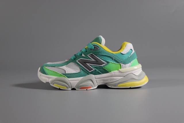 新百伦 New Balance NB9060童鞋26-37 海外版配色不仅显档次，鞋子也更轻盈时尚大气的外观设计，学生必入的百搭童鞋款