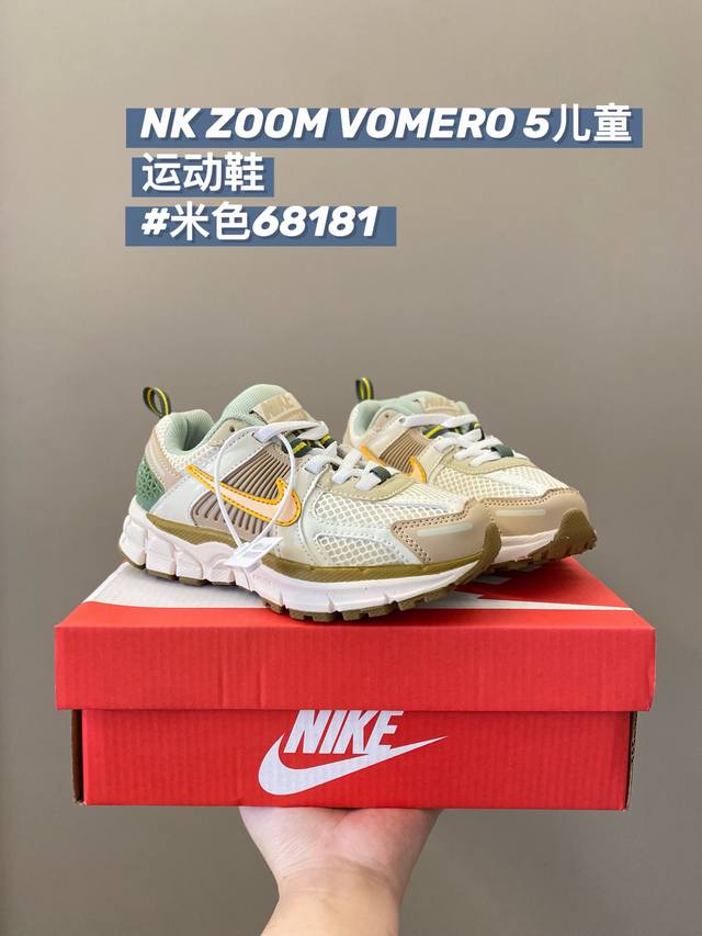 Size:26-37.5 心动不如行动 这款NK Zoom Vomero 5儿童运动鞋也太酷了吧满满的复古感，颜值与舒适并存鞋底踩着有弹性缓震效果特别好