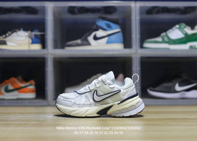 Nike 耐克 童鞋 原楦原纸版开发版型，采用太空革组合呼吸网眼布鞋面材质，搭载正确4层组合底模，嵌入tpu加固稳定模块,双层md发泡缓震中底及防滑橡胶底片一次