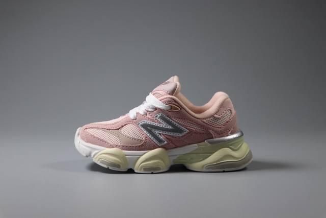 新百伦 New Balance Nb9060童鞋26-37 海外版配色不仅显档次，鞋子也更轻盈时尚大气的外观设计，学生必入的百搭童鞋款