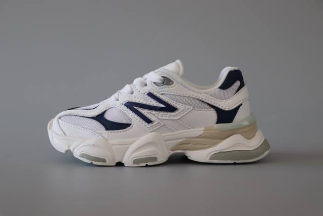 新百伦 New Balance Nb9060童鞋26-37 海外版配色不仅显档次，鞋子也更轻盈时尚大气的外观设计，学生必入的百搭童鞋款