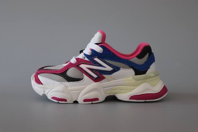 新百伦 New Balance Nb9060童鞋26-37 海外版配色不仅显档次，鞋子也更轻盈时尚大气的外观设计，学生必入的百搭童鞋款