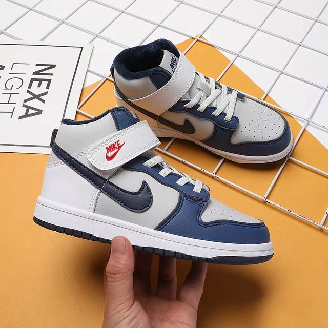 加绒 新款出货 原装加绒 Nike Sb Dunk Low X Strangelove 黑白熊猫童鞋新款低邦时尚童鞋 鞋码： 26 27 28 29.5 30