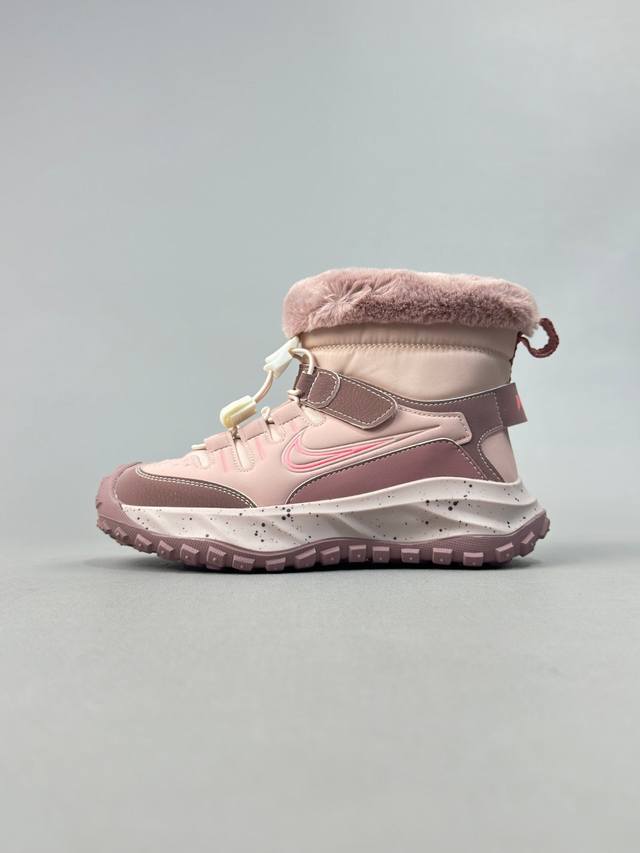 Nike 2024秋冬新品 秋冬必备 内里加绒保暖 时尚休闲雪地靴系列 专供品质 面料采用进口头层皮材质 鞋内里采用毛茸一体内里保暖锁热。外置防滑橡胶大底 魔术