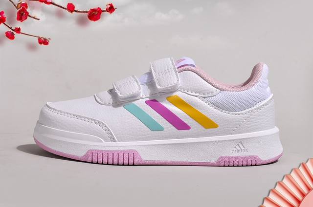 火爆adidas 阿迪达斯正品adipuff Mid男女童同款休闲跑步鞋，官方同步包装 ， 防滑耐磨橡胶大底 潮流百搭 、秋冬休闲时尚童鞋 舒适性能十足 。 尺