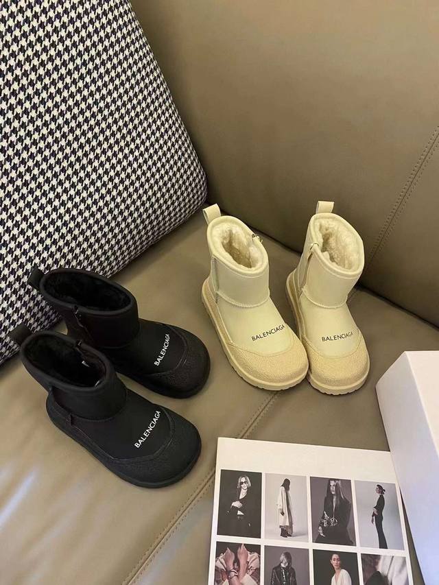 贩卖温暖冬季必买 Balenciaga雪地靴童鞋 橡胶包头，防踢护趾 柔软小牛皮内敛有型 内里皮毛一体，质地柔软细腻 橡胶大底，轻松舒适♀行走稳固 怕冷星人冬天