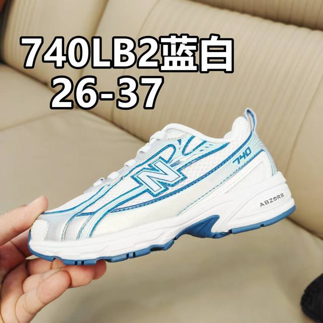 上新官方最新出 春秋新款740网面儿童松紧带老爹运动鞋 Size：26-37码 真的期待了好久，终于来咯 囤起来开春必备 松紧带设计，海玻璃鞋垫超舒适 经典老爹