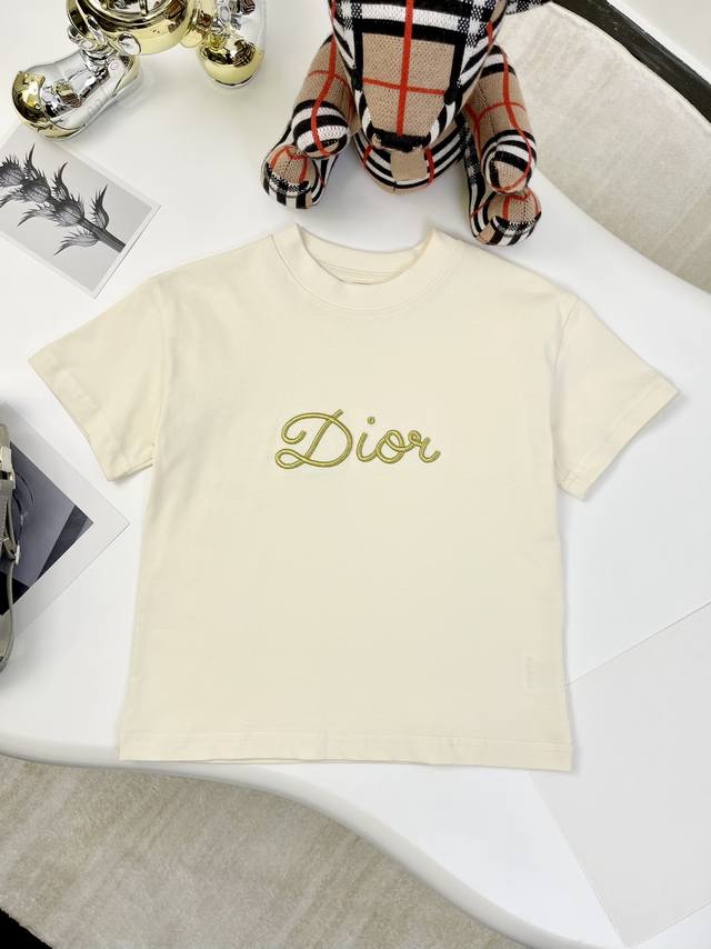 上新啦！ 无折 Dior 迪奥 2025早春童装新款短袖 经典Logo金丝线绣花T恤 原版品质 230G重磅面料 认准高品质 男童女童同款 颜色：米黄色 尺码: