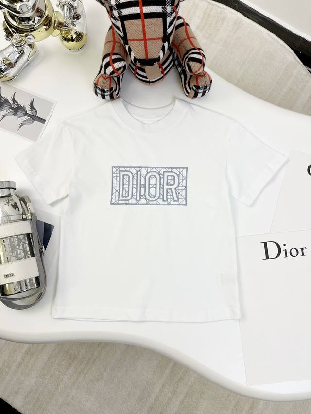 上新啦！ 无折 Dior 迪奥 2025早春童装新款短袖 经典Logo绣花T恤 原版品质 230G重磅面料 认准高品质 男童女童同款 颜色：白色 兰色 尺码:1 - 点击图像关闭