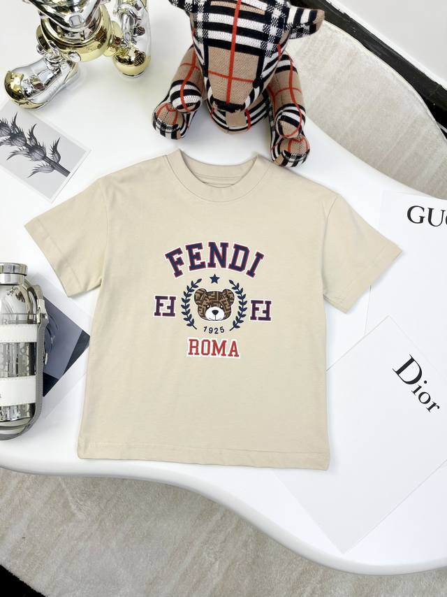 上新啦！ 无折 Fendi 芬迪 2025早春童装新款短袖 小熊植绒印花T恤 原版品质 230G重磅面料 认准高品质 男童女童同款 颜色：白色 藏青色 卡其色