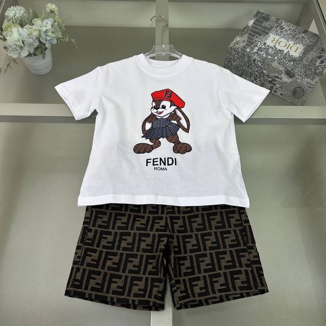 Fendi 芬迪，高端童装，男女童套装，兔子植绒印花T恤搭配短裤，颜色：白色 卡其色，上身舒适又好看，码数：100/110/120/130/140/150Cm - 点击图像关闭