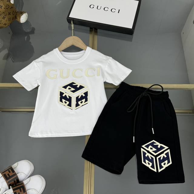 Gucci 古驰，高端童装，男女童套装，“方块”立体印花 标识字母，搭配收腰短裤，上身舒适又好看，码数：110/120/130/140/150/160Cm，适合 - 点击图像关闭