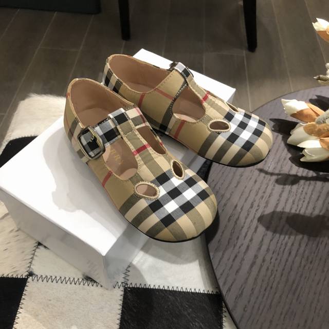 码数 26-35 现货发 上新 25Ss Burberrykinds 巴宝莉 玛丽珍限定系列 女童公主鞋 经典全面印花Logo工艺 上脚超Q. 经典格子纹 黑色 - 点击图像关闭