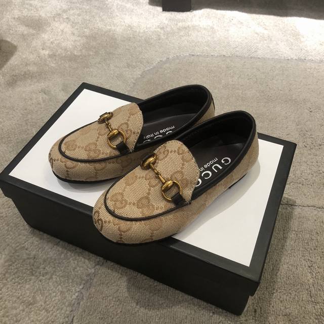 Gucci Kinds】2024专柜同步发售 定制豆豆片底 无论舒适度 耐磨度 都是超级 学生鞋也可以选择 26 27 28 29 30 31 32 33 34 - 点击图像关闭