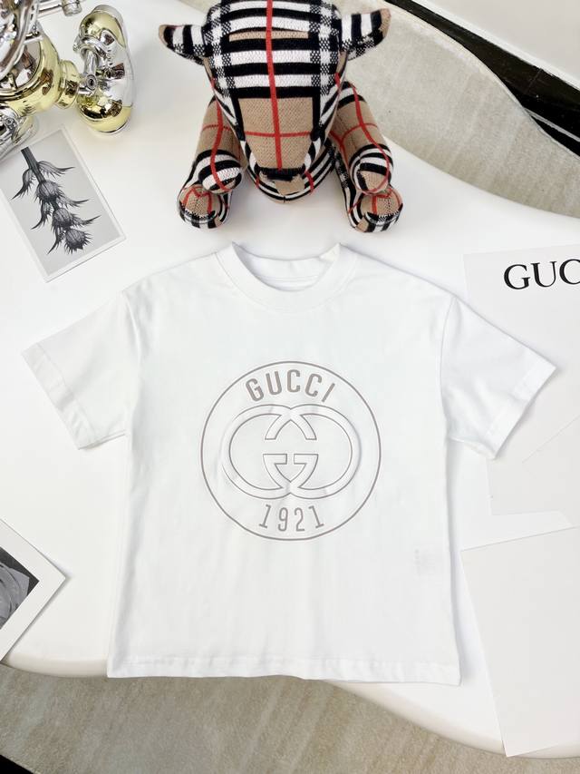 Hy上新出货三标齐全 无折 Gucci 古奇 2025夏季童装新款短袖 发泡印花工艺T恤 原版品质 230G重磅面料 认准高品质 男童女童同款 颜色：白色 尺码